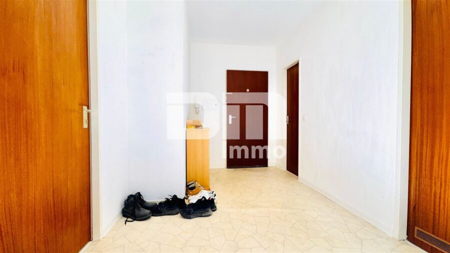 Schöne Zwei-Zimmer Wohnung im beliebten Stadtteil Wettbergen mit Balkon und Panoramablick - Flur / Diele